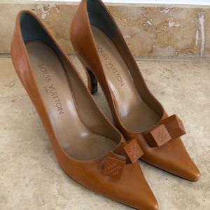 Louis Vuitton dice leather pumps 37.5